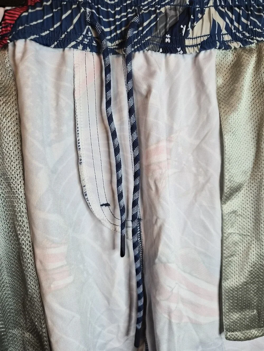 XL Huk Men's Flag Fish Linerless Shorts USA Playa Beach Pool Vacation Fish Activ
